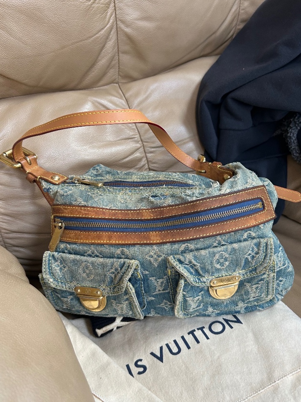 💙RARE RETIRED authentic Louis Vuitton, denim baggy pm🦄.